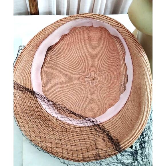 1950s Vintage Beigish Pink Straw Hat With Flowers & Veil - Picture 5 of 5